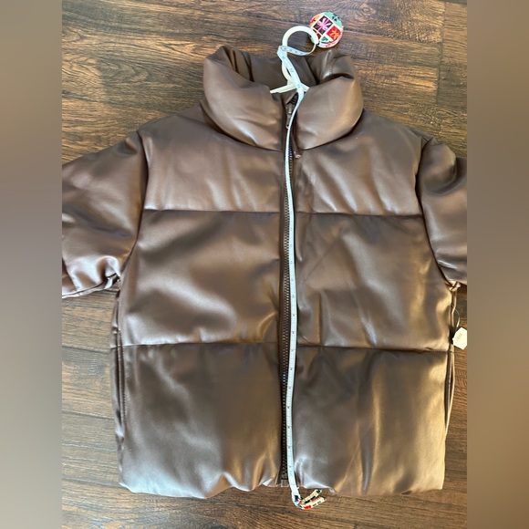Old Navy Faux Leather Women's
Brown Puffer Jacket NWT SM CHOCOLATE SOFT cropped - Picture 8 of 15
